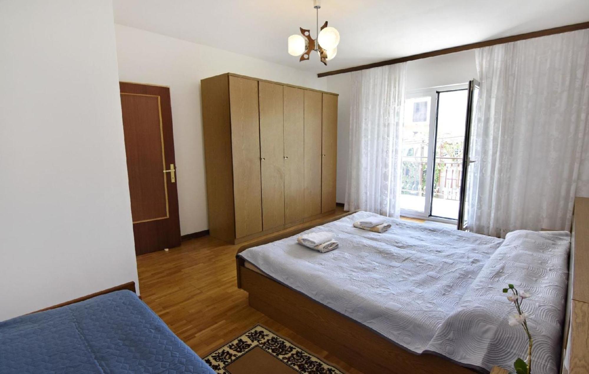 Einfache Und Geraeumige Apartment