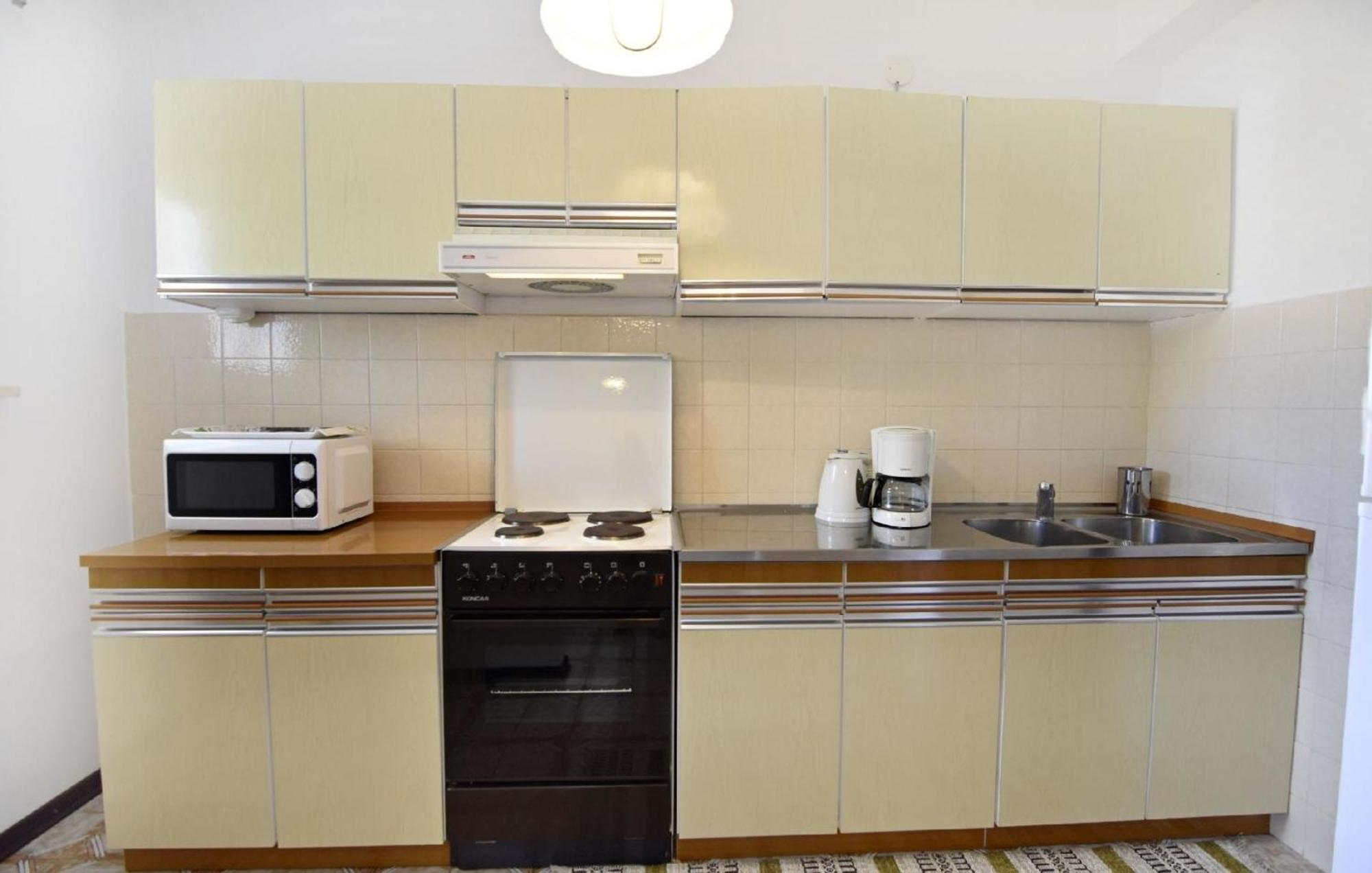 Apartment Einfache Und Geraeumige *