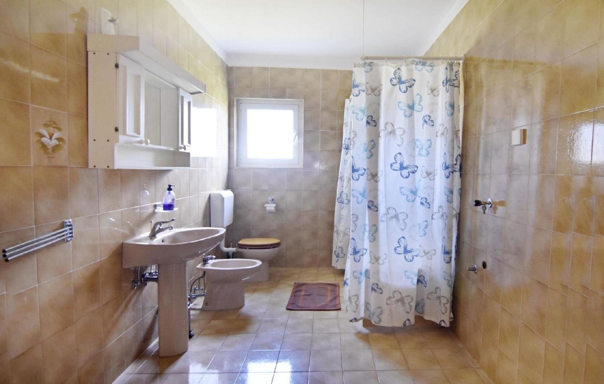 Apartment Einfache Und Geraeumige *