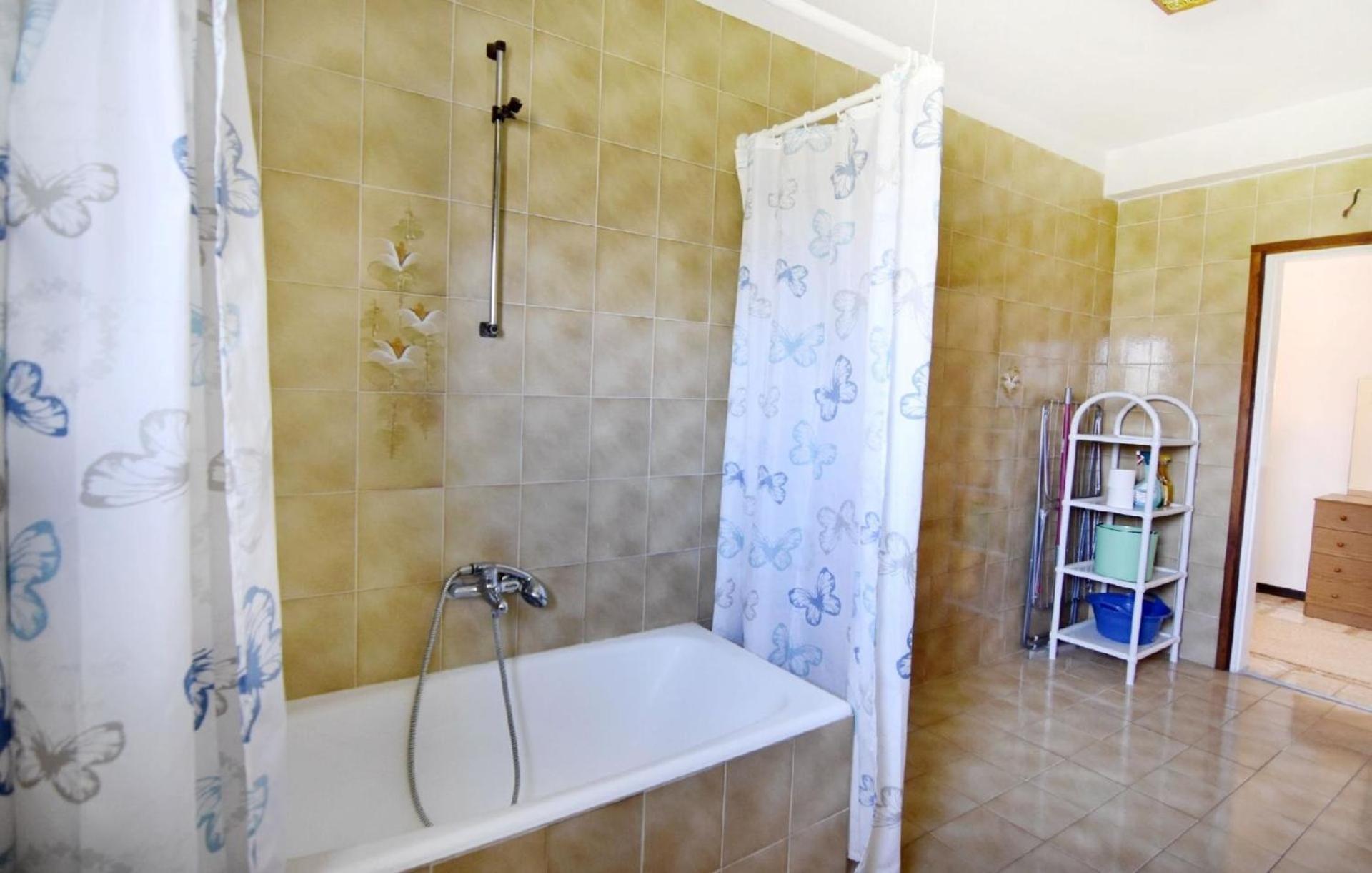 Einfache Und Geraeumige Apartment