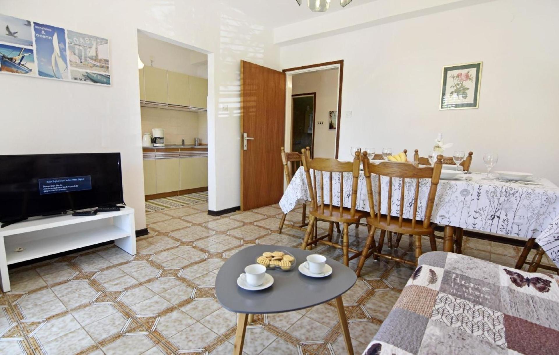 Einfache Und Geraeumige Apartment Umag